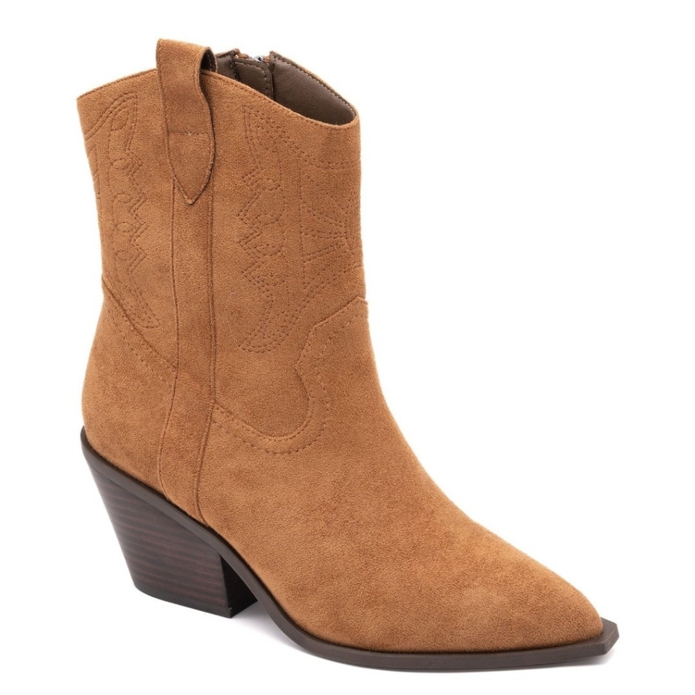 NWB Hey Girl by Corkys Rowdy Boot 💜